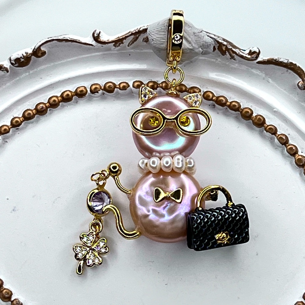 Handmade Freshwater Pink Coin Pearl Kitty 🐈‍⬛ Cat Detachable Pendant 🍀 👛
